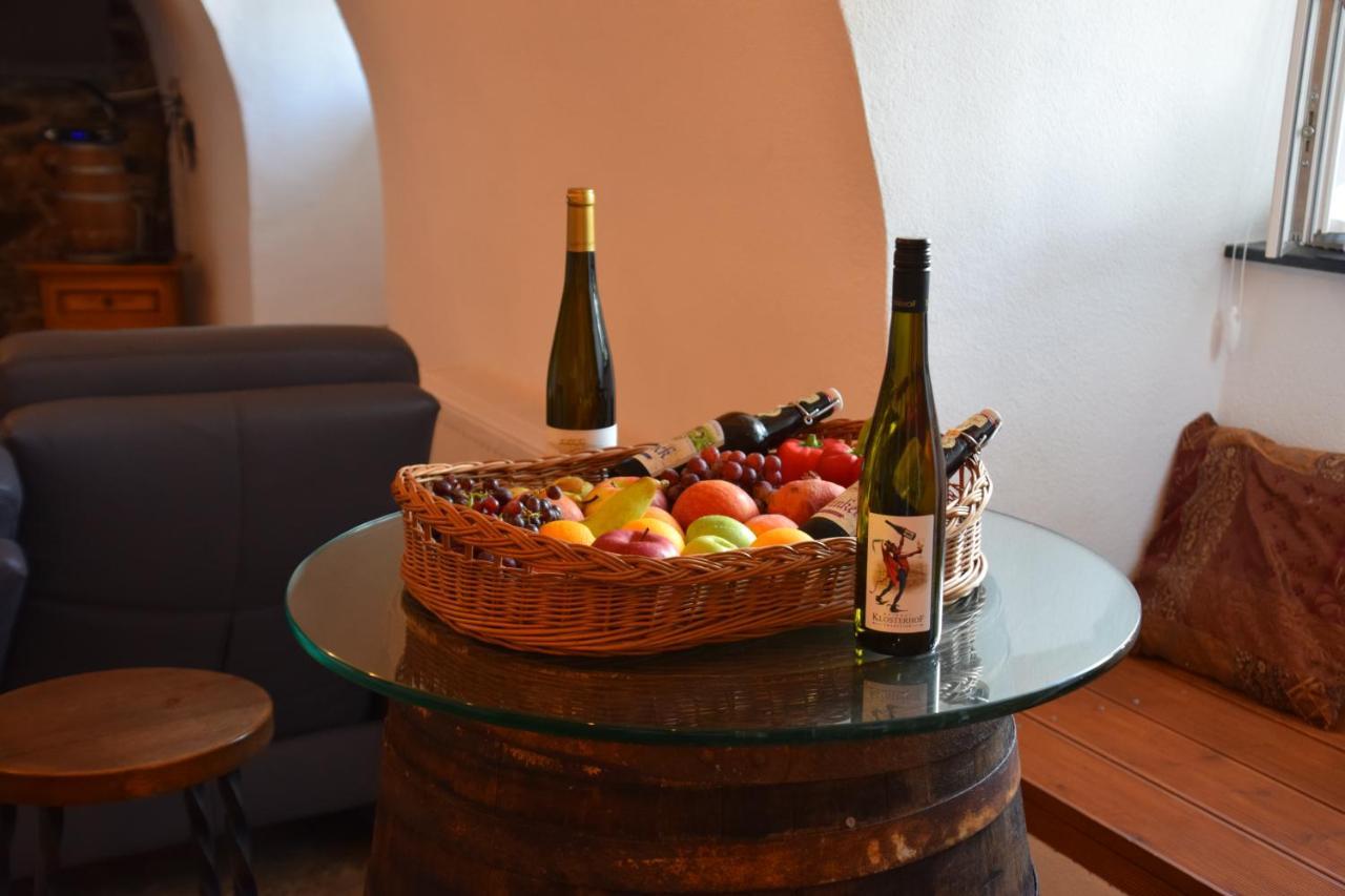 The Wine Cellar in the Old Gemeinde House Brauneberg Exterior foto